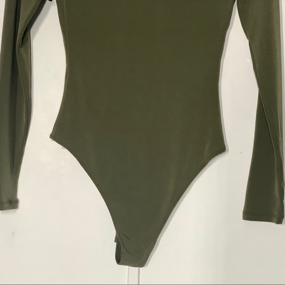LEITH Deep V-neck Long Sleeve Bodysuit In Olive - Picture 6 of 8